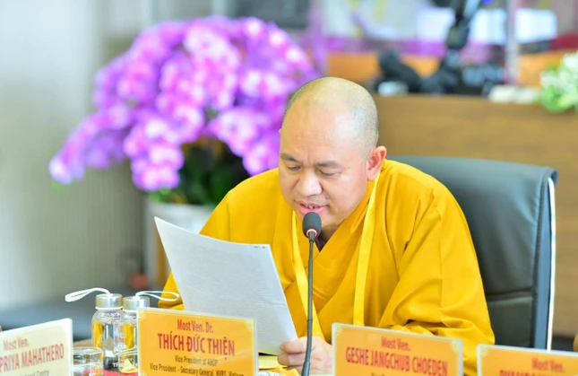 Thượng tọa Thích Đức Thiện thông báo về các chương trình hoạt động của GHPGVN - Ảnh: HV