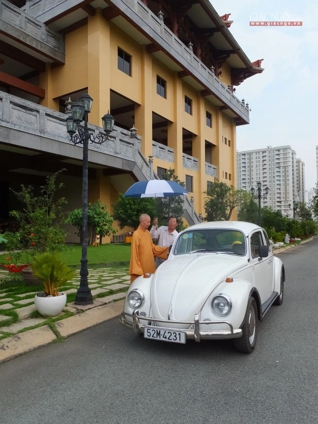 Chiếc xe Volkswagen cổ xưa phục vụ Trưởng lão HT.Thích Trí Quảng trên các nẻo đường hoằng pháp suốt 30 năm qua