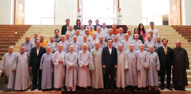 Chụp hình lưu niệm với Phó Thủ tướng Trần Lưu Quang tại Văn phòng Chính phủ Chụp hình lưu niệm với Phó Thủ tướng Trần Lưu Quang tại Văn phòng Chính phủ