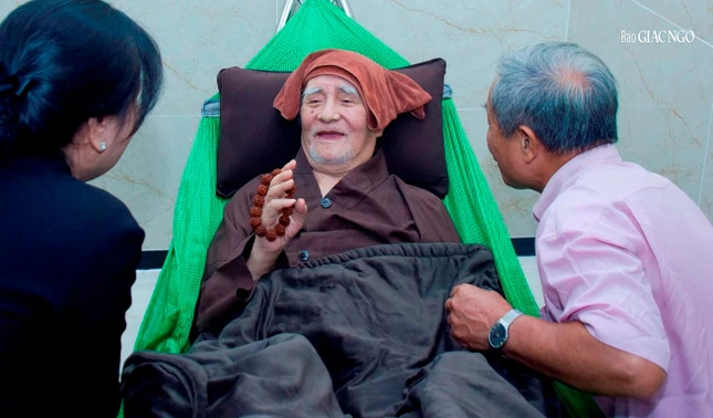 Phật tử vấn an