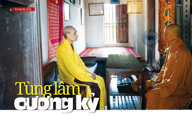 Đức Đệ tam Pháp chủ GHPGVN - Đại lão Hòa thượng Thích Phổ Tuệ đàm đạo với Trưởng lão Hòa thượng Thích Trí Quảng tại phương trượng tổ đình Viên Minh - Ảnh: Hoàng Độ (2019)