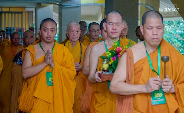 Cung nghinh Đức Pháp chủ GHPGVN quang lâm pháp viện Minh Đăng Quang