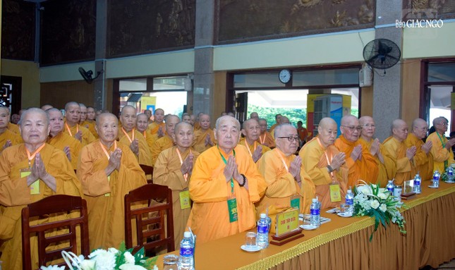 Tăng Ni hệ phái Khất sĩ đón nhận pháp từ của Đức Pháp chủ GHPGVN