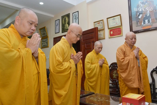 Cung thỉnh Hòa thượng Thích Thiện Pháp, Phó Chủ tịch Thường trực Hội đồng Trị sự kiêm Trưởng ban Kiểm soát T.Ư tại chùa Phước Thành - Q.Bình Thạnh