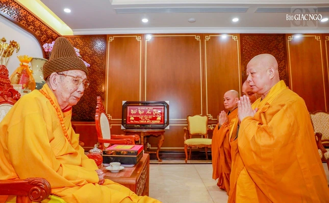 Tác bạch cung thỉnh Trưởng lão Hòa thượng Phó Pháp chủ kiêm Giám luật, Chủ tịch Ban Giám luật thuộc Hội đồng Chứng minh tại chùa Vĩnh Nghiêm