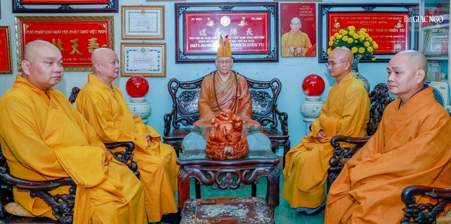 Tại chùa Phật Học Xá Lợi