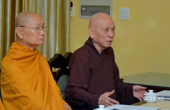 Trưởng lão Hòa thượng Thích Giác Quang đóng góp ý kiến