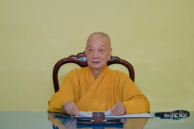 Đức Pháp chủ GHPGVN chủ trì phiên họp chư vị Trưởng lão chuẩn bị cho chương trình Đại nghị lần đầu tiên của Hội đồng Chứng minh GHPGVN