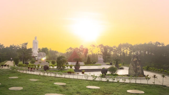 Không gian tưởng niệm đặc biệt tại nơi trà-tỳ 2 vị danh Tăng của Phật giáo Việt Nam là Đại lão Hòa thượng Thích Trí Quang và Thiền sư Thích Nhất Hạnh, bằng lò thiêu thủ công