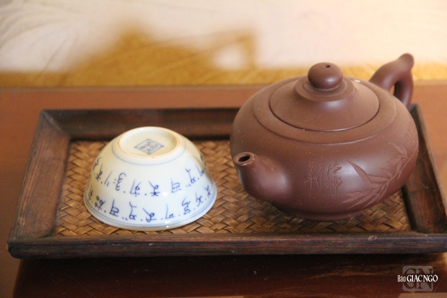 Bình trà mà ngài dùng độc ẩm hàng ngày