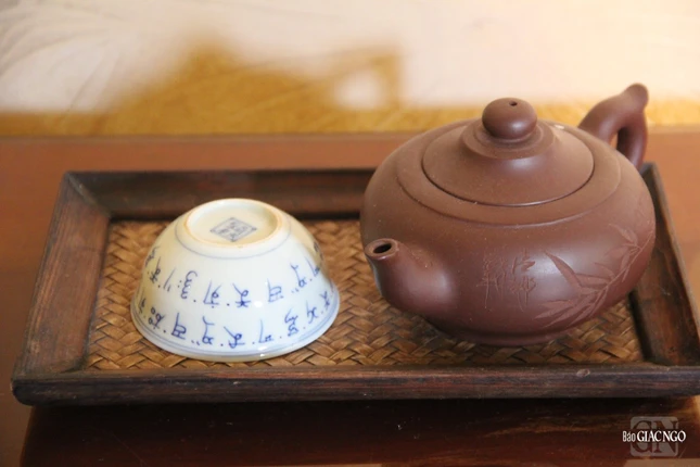 Bình trà mà ngài dùng độc ẩm hàng ngày