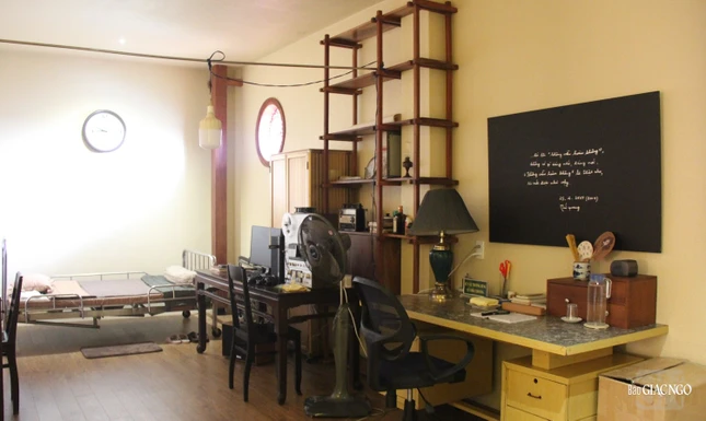 Một góc Dư hương thất, nơi giữ các vật dụng mà Đại lão Hòa thượng Thích Trí Quang dùng hàng ngày lúc ở tại chùa Từ Đàm