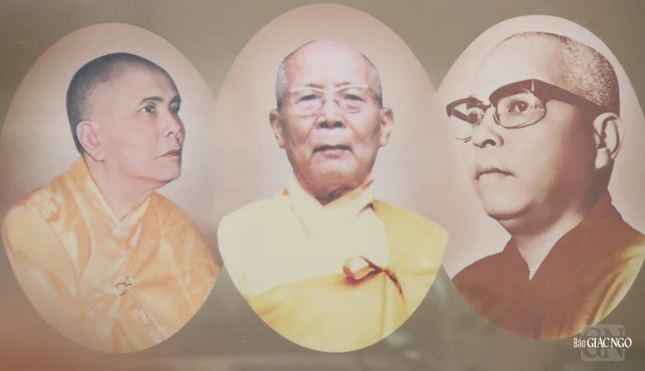 Chân dung ba vị Đại sư cùng thời, tôn thờ tại chùa Từ Đàm: Hòa thượng Thích Trí Quang, Hòa thượng Thiện Siêu và Hòa thượng Thích Thiện Minh