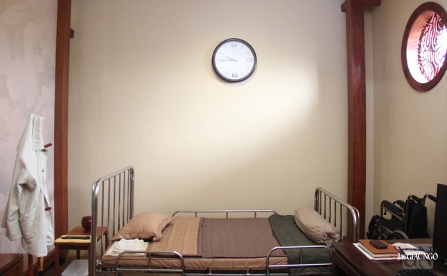 Chiếc giường và các vật dụng quen thuộc của bậc Thượng nhân