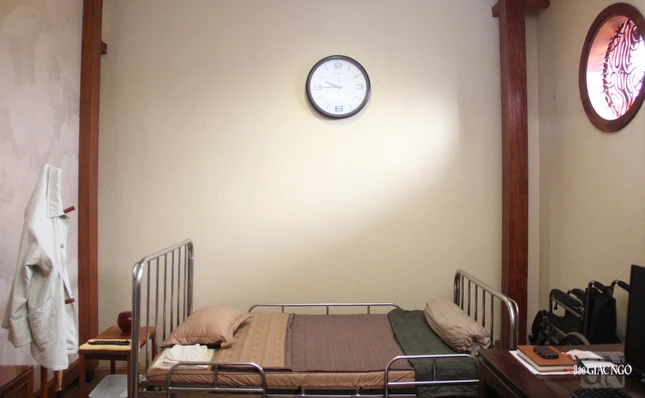 Chiếc giường và các vật dụng quen thuộc của bậc Thượng nhân