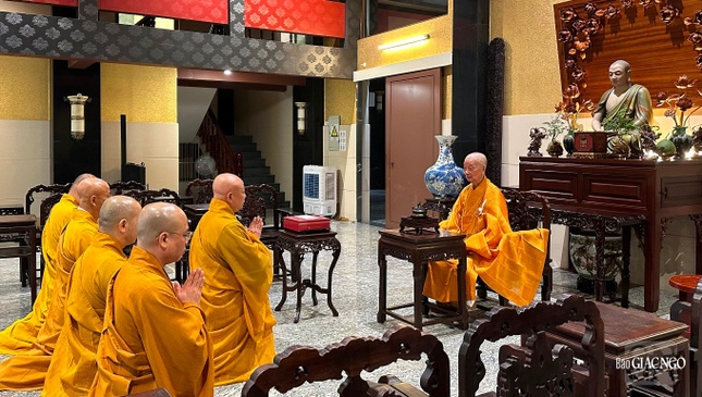 Đức Pháp chủ nhắn nhủ đến Hòa thượng Trưởng ban và chư tôn đức đại diện Ban Thường trực Ban Trị sự GHPGVN TP.HCM