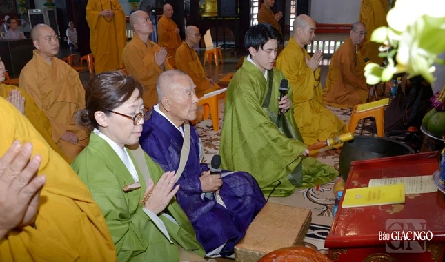 Hòa thượng Yamamoto Yuki cùng phái đoàn Nhật Bản cử hành nghi thức cầu nguyện