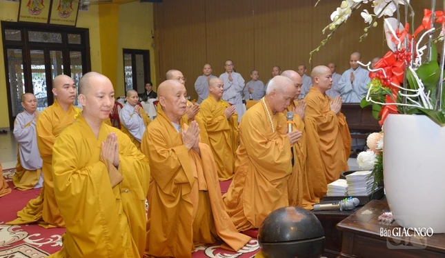 Chư Tăng tác bạch