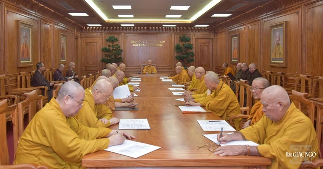 Chư tôn đức ghi chép các vấn đề tại buổi họp trên tài liệu do Văn phòng chuẩn bị theo từng nội dung Chư tôn đức ghi chép các vấn đề tại buổi họp trên tài liệu do Văn phòng chuẩn bị theo từng nội dung