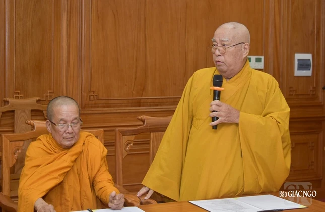 Và thảo luận Và thảo luận