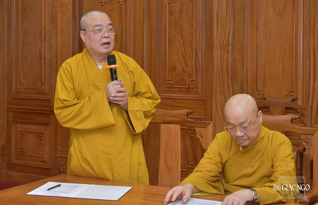Hòa thượng Thích Thanh Nhiễu và Hòa thượng Thích Thiện Pháp được thỉnh cử tham gia Thành viên Hội đồng Chứng minh, suy cử Ủy viên Thường trực Hội đồng Chứng minh GHPGVN nhiệm kỳ 2022-2027 - Ảnh: Quảng Đạo