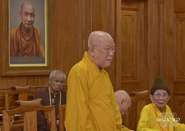 Chư Trưởng lão bày tỏ chính kiến và kiến nghị Chư Trưởng lão bày tỏ chính kiến và kiến nghị