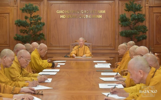 Đức Pháp chủ điều hành phiên họp của Ban Thường trực Hội đồng Chứng minh GHPGVN nhiệm kỳ 2022-2027