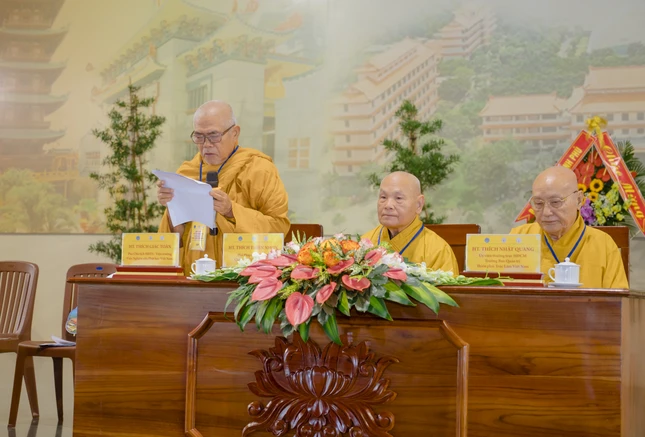 Trưởng lão Hòa thượng Thích Thiện Nhơn, Trưởng lão Hòa thượng Thích Nhật Quang - Trưởng ban Quản trị Thiền phái Trúc Lâm VN; Hòa thượng Thích Giác Toàn - Phó Chủ tịch Hội đồng Trị sự, Viện trưởng Viện Nghiên cứu Phật học VN chủ tọa lễ khai mạc Hội thảo "Tổ sư Thiện Hoa và sự cải cách Phật giáo Việt Nam" - Ảnh: Đăng Huy