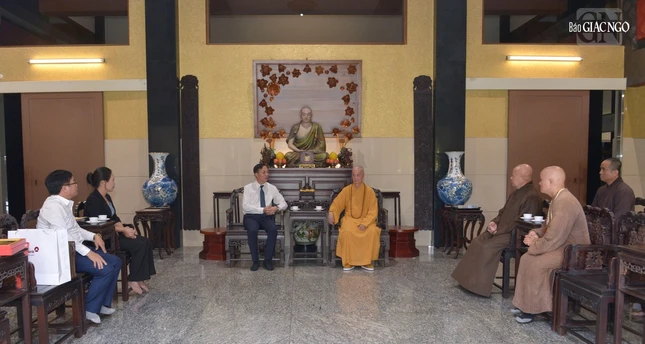Đức Pháp chủ GHPGVN tiếp ông Trưởng ban và phái đoàn Ban Tôn giáo Chính phủ tại chùa Huê Nghiêm - TP.Thủ Đức Đức Pháp chủ GHPGVN tiếp ông Trưởng ban và phái đoàn Ban Tôn giáo Chính phủ tại chùa Huê Nghiêm - TP.Thủ Đức