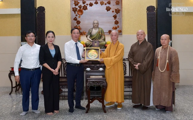 Phái đoàn lãnh đạo Ban Tôn giáo Chính phủ với Đức Pháp chủ và chư vị giáo phẩm Ban Thư ký Văn phòng Đức Pháp chủ Phái đoàn lãnh đạo Ban Tôn giáo Chính phủ với Đức Pháp chủ và chư vị giáo phẩm Ban Thư ký Văn phòng Đức Pháp chủ