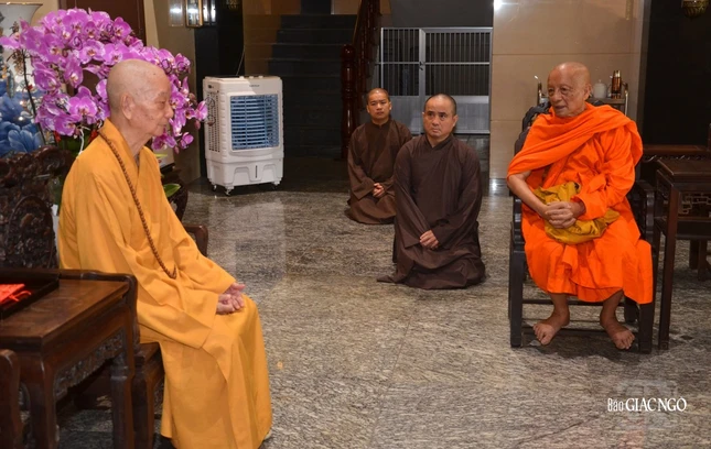 Đức Pháp chủ chia sẻ và nhắn nhủ với Trưởng lão Hòa thượng Tăng Nô cùng chư vị Hòa thượng, Tăng Ni, Phật tử tỉnh Sóc Trăng