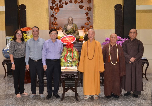 Phái đoàn lãnh đạo Ủy ban T.Ư MTTQVN chúc Tết đến Đức Pháp chủ GHPGVN tại chùa Huê Nghiêm
