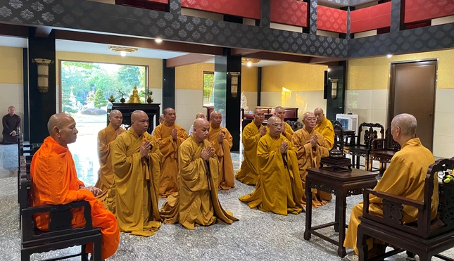 Ban Trị sự GHPGVN TP.Cần Thơ khánh tuế và lắng nghe huấn thị của Đức Pháp chủ GHPGVN