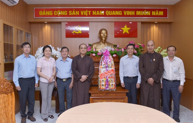 Phái đoàn chúc Tết đến Ban Dân vận Thành ủy TP.HCM