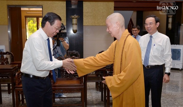 Với ông Phan Văn Mãi, Ủy viên T.Ư Đảng, Phó Bí thư Thành ủy, Chủ tịch UBND TP.HCM Với ông Phan Văn Mãi, Ủy viên T.Ư Đảng, Phó Bí thư Thành ủy, Chủ tịch UBND TP.HCM