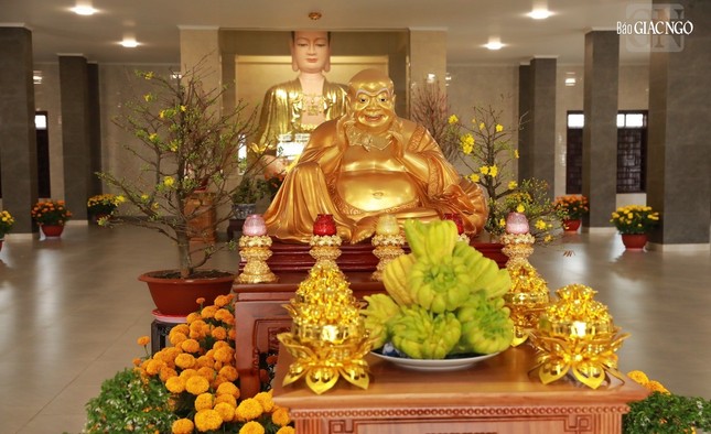 Không gian tầng trệt - khu chánh điện chùa Phổ Quang