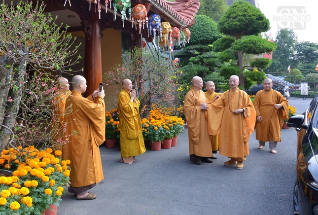 Đức Pháp chủ quang lâm Việt Nam Quốc Tự sáng 30 tháng Chạp