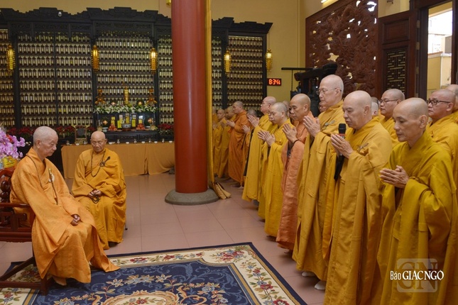 Chư Tăng Ni tác bạch khánh tuế Đức Pháp chủ GHPGVN và chư vị Trưởng lão Hội đồng Chứng minh