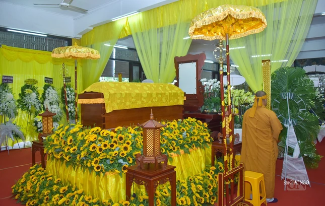 Ngài cũng căn dặn miễn chấp điếu, nhưng nhiều vòng hoa của các phái đoàn vẫn được gởi đến để bày tỏ lòng kính ngưỡng đối với bậc giáo phẩm là tòng lâm thạch trụ của GHPGVN