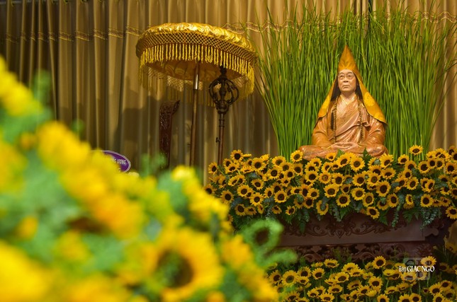 Pháp tướng ngài được chư Tăng và Phật tử tôn tạo cúng dường