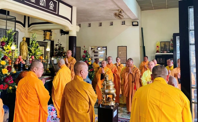 Lễ húy nhật cử hành theo nghi lễ truyền thống Phật giáo Huế - Ảnh: PGH