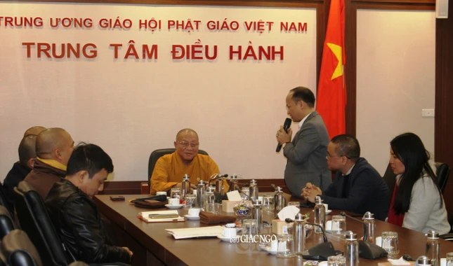 Ông Trần Đức Thành, Giám đốc Đài Truyền hình Kỹ thuật số VTC phát biểu tại buổi gặp, làm việc