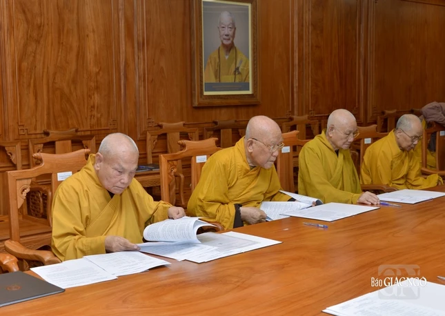 Trưởng lão Hòa thượng Thích Thiện Nhơn, Phó Pháp chủ, Chủ tịch Hội đồng Trị sự, Trưởng ban Tăng sự T.Ư cùng chư vị giáo phẩm tham dự