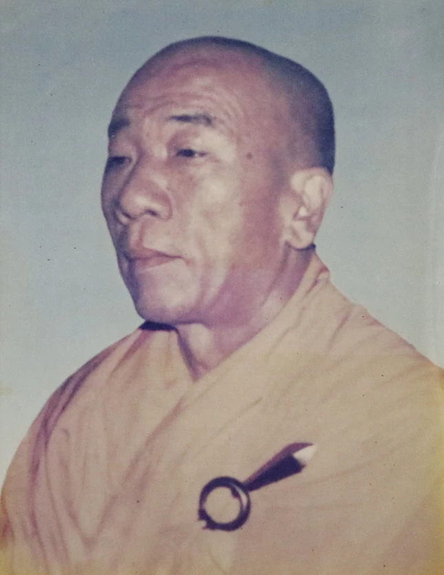 Ngài là vị Thầy nổi bật với đức hy sinh tận tụy trong những lúc khốn khó nhất của quê hương, là nơi nương tựa an ổn cho Tăng Ni Phật tử...
