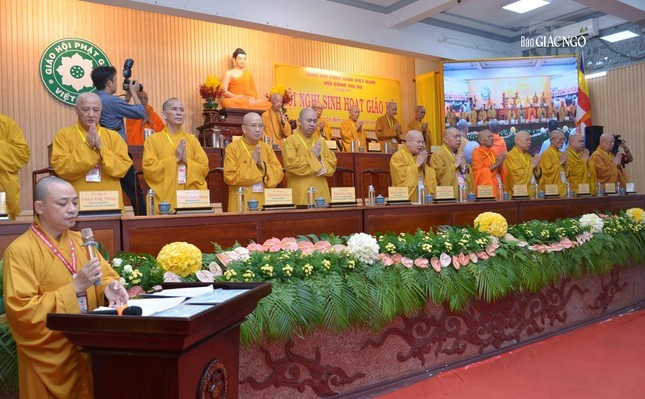 Chư vị giáo phẩm chứng minh, chủ tọa hội nghị trong nghi thức niệm Phật cầu gia bị - Ảnh: Bảo Toàn