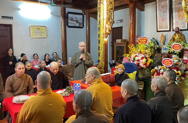 Chư Tăng Ni và Phật tử thăm, vấn an Ni trưởng Thích Đàm Thảo Chư Tăng Ni và Phật tử thăm, vấn an Ni trưởng Thích Đàm Thảo