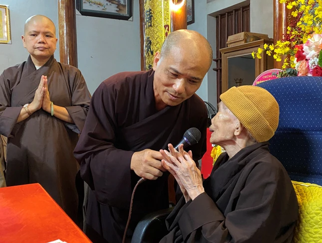 Ni trưởng Thích Đàm Thảo năm nay 111 tuổi