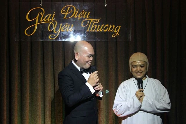 Thượng tọa Thích Nhật Từ và Sư cô Thích nữ Hương Nhũ giao lưu tại đêm nhạc Thượng tọa Thích Nhật Từ và Sư cô Thích nữ Hương Nhũ giao lưu tại đêm nhạc