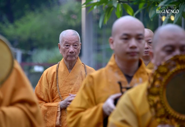 Đại lão Hòa thượng phương trượng chùa quang lâm tham dự