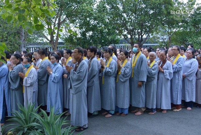 Hình ảnh Phật tử tham dự lễ Tắm Phật tại chùa Huê Nghiêm kính mừng Phật đản Phật lịch 2568